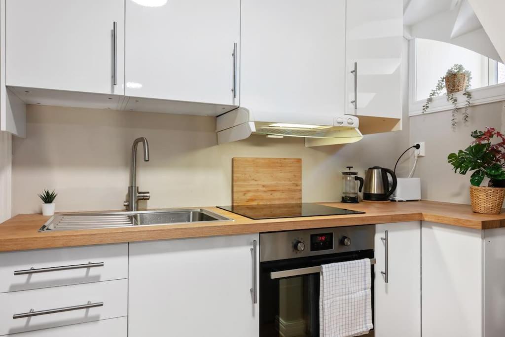 New! Modern City Apt: Central W/ Private Entrence Берген Екстериор снимка