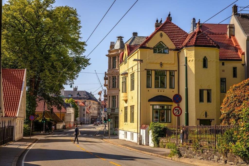 New! Modern City Apt: Central W/ Private Entrence Берген Екстериор снимка