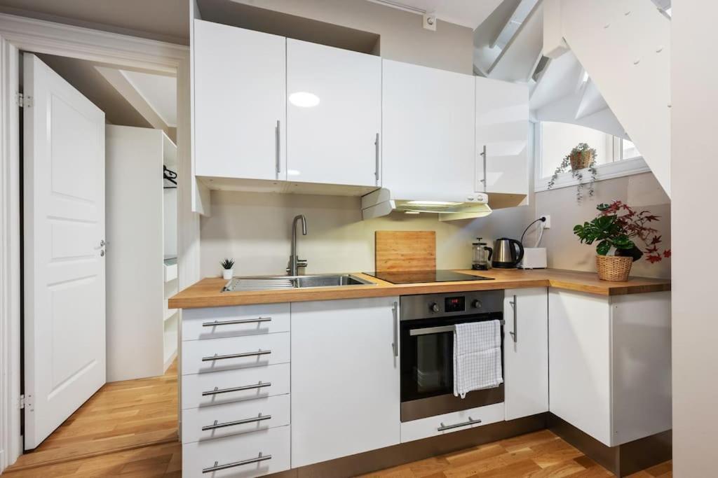 New! Modern City Apt: Central W/ Private Entrence Берген Екстериор снимка